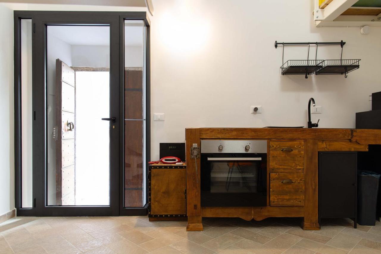 Residenza Storica: La Suite Del Grifo 라킬라 외부 사진